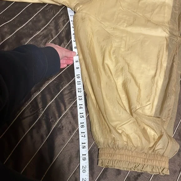 Free people movement worn once for a few hours ovr leggings also have gold - Picture 8 of 14